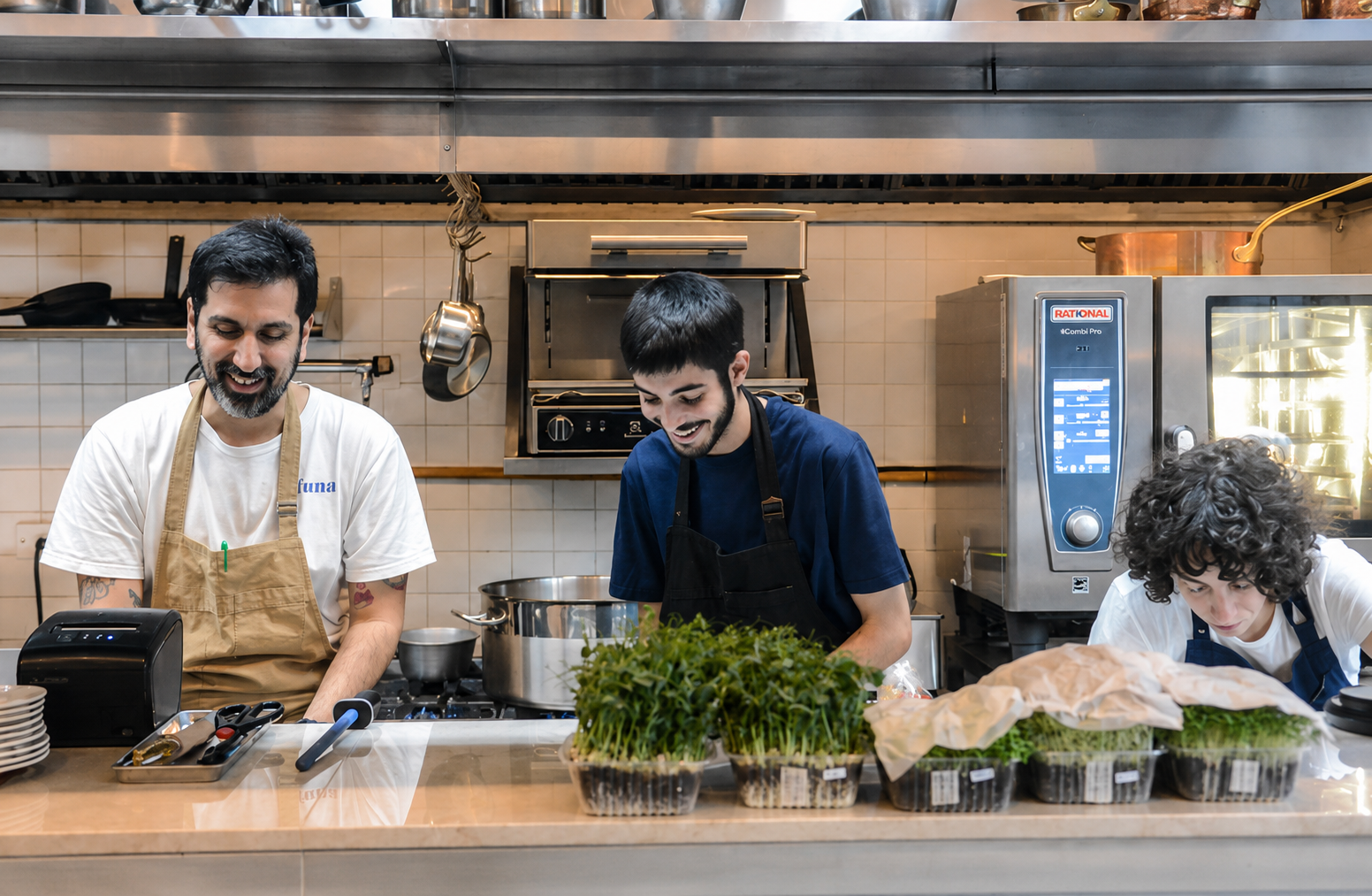 Equipo de cocina de Fico BA en servicio