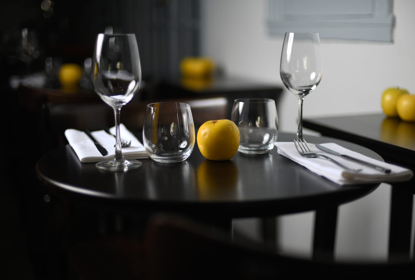 Mesa servida en el salón de Fico BA